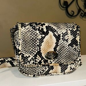 Tiny Snakeskin Pattern Crossbody Bag